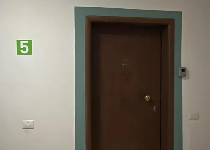 Mali I Robit Seaview 公寓 格勒姆